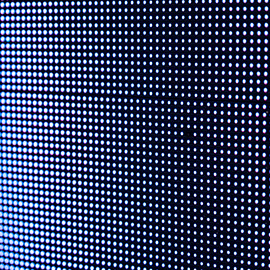 La lentille du vidéoprojecteur est poussiéreuse