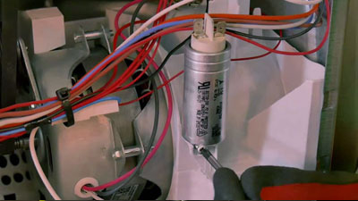 Comment remplacer le condensateur d’un sèche-linge ?