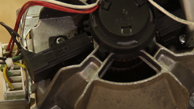 Comment changer les charbons moteur sur un lave-linge ?