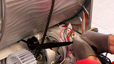 Comment remplacer la courroie d’un sèche-linge à condensation ?